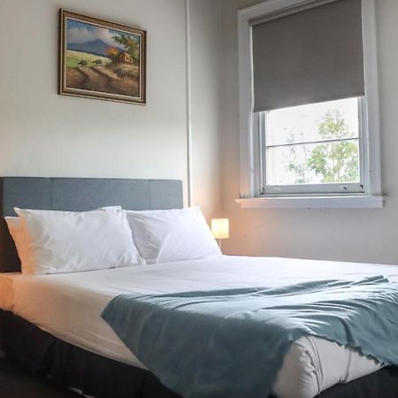 Tates Hotel Уиндзор Екстериор снимка