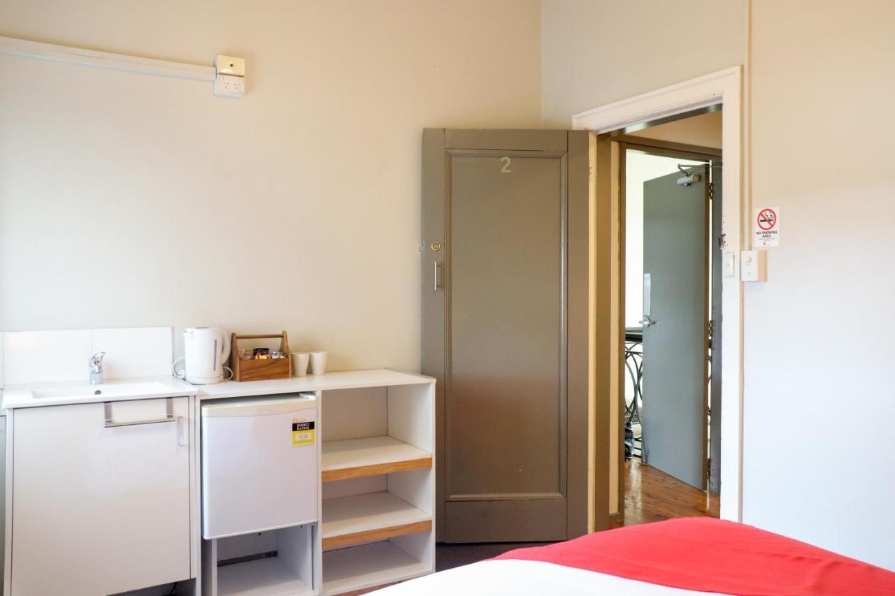 Tates Hotel Уиндзор Екстериор снимка