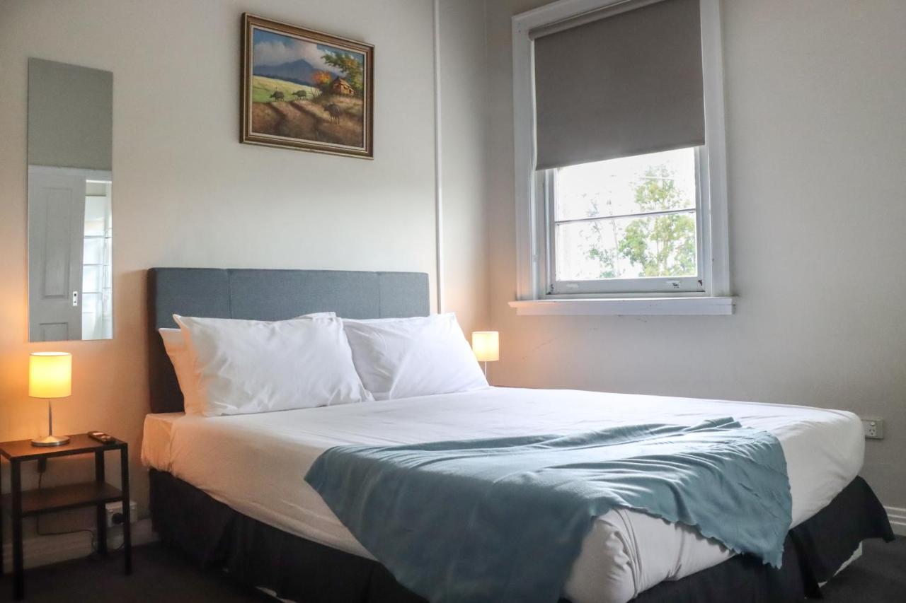 Tates Hotel Уиндзор Екстериор снимка