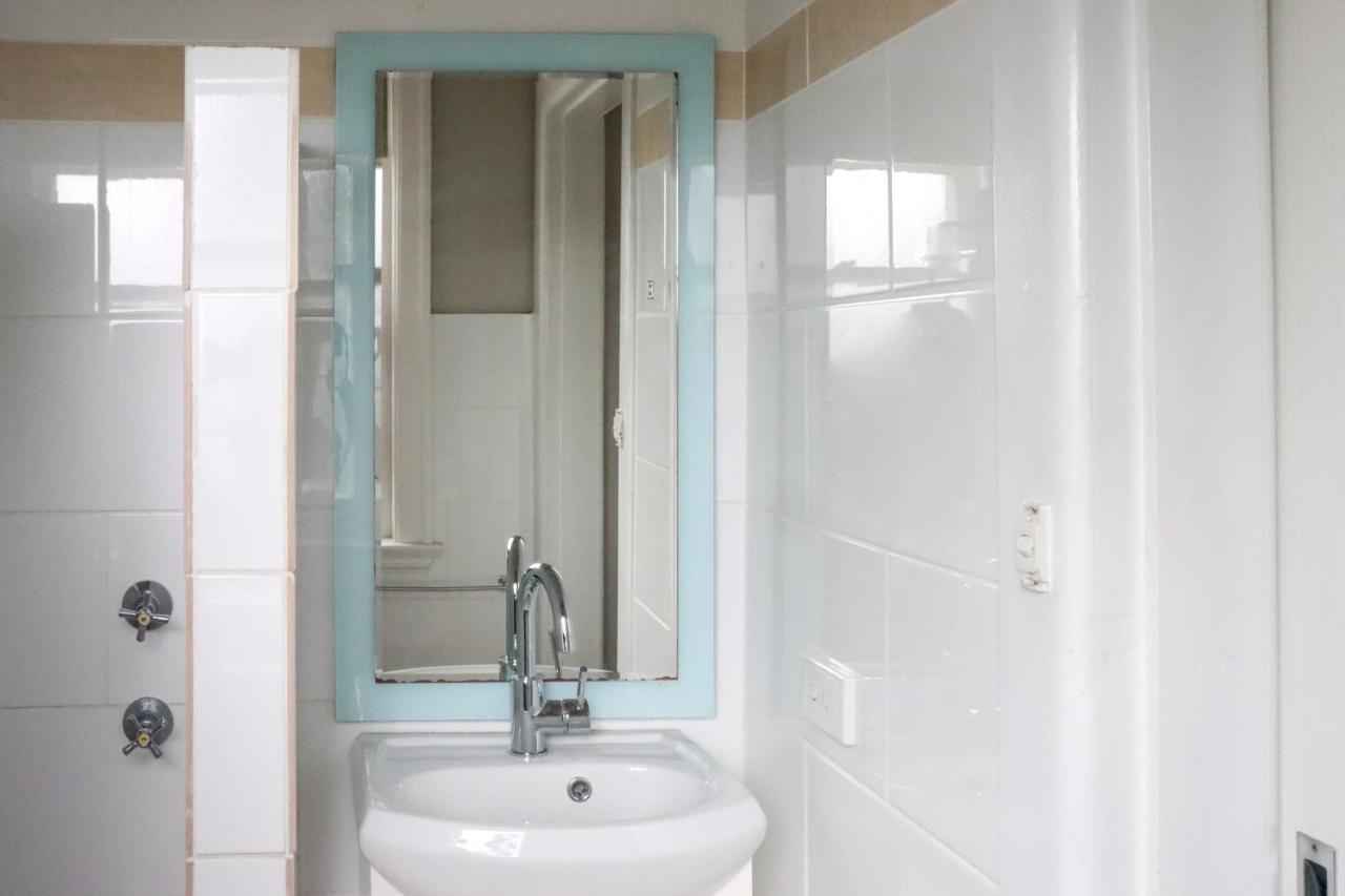 Tates Hotel Уиндзор Екстериор снимка