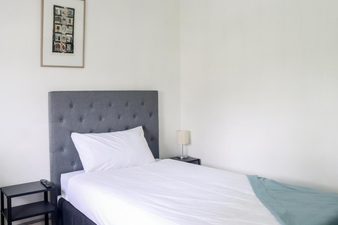 Tates Hotel Уиндзор Екстериор снимка