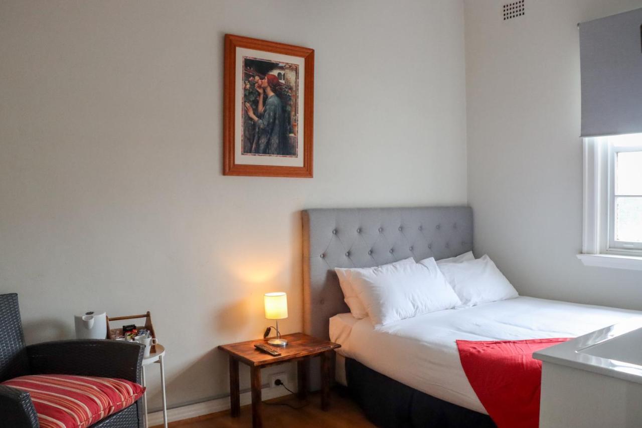 Tates Hotel Уиндзор Екстериор снимка