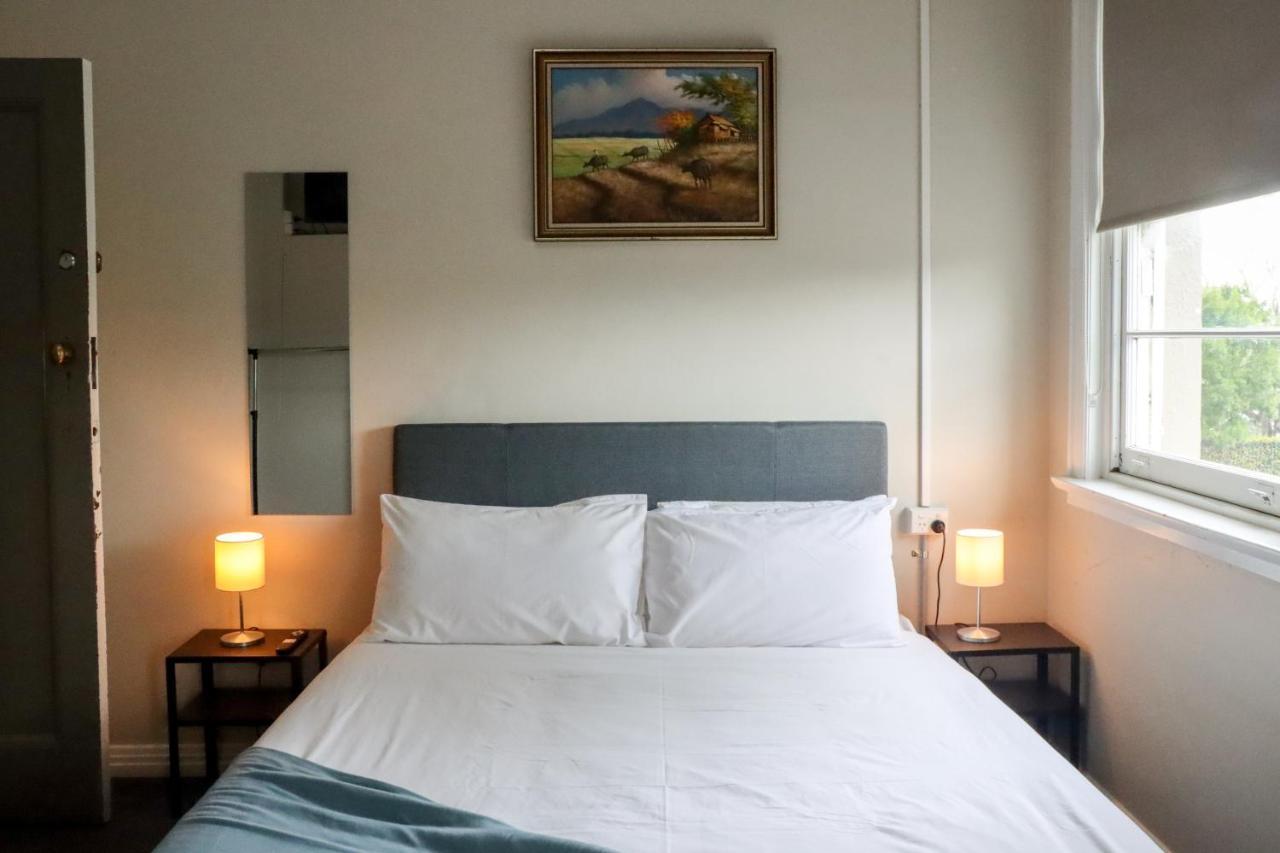 Tates Hotel Уиндзор Екстериор снимка