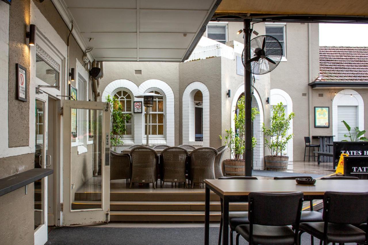 Tates Hotel Уиндзор Екстериор снимка
