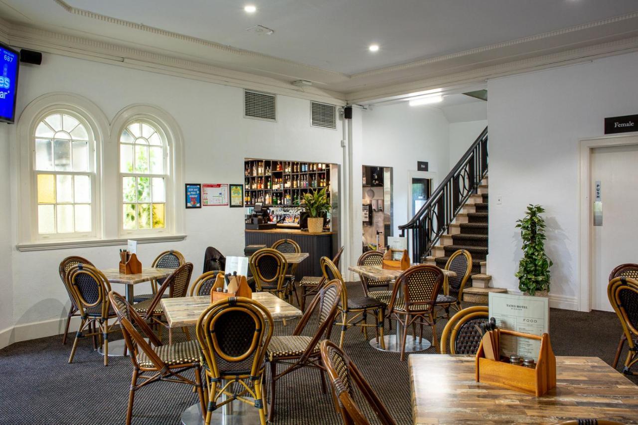 Tates Hotel Уиндзор Екстериор снимка